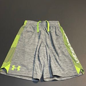 Boys Under Armour Microfiber Shorts size YSM